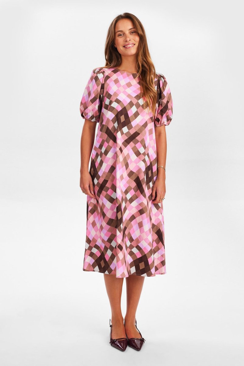 NUMPH Kjole - NUWAYLI DRESS - Pink Carnation - 34 - Diversita -