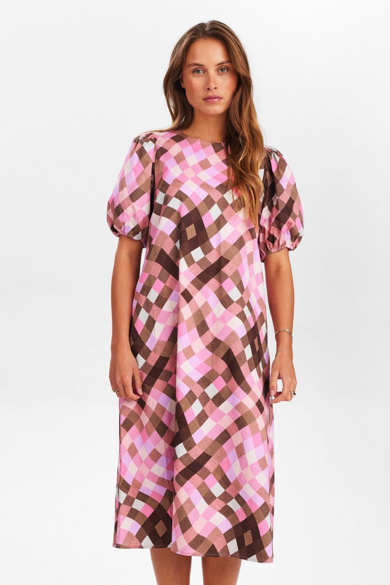 NUMPH Kjole - NUWAYLI DRESS - Pink Carnation - 34 - Diversita -