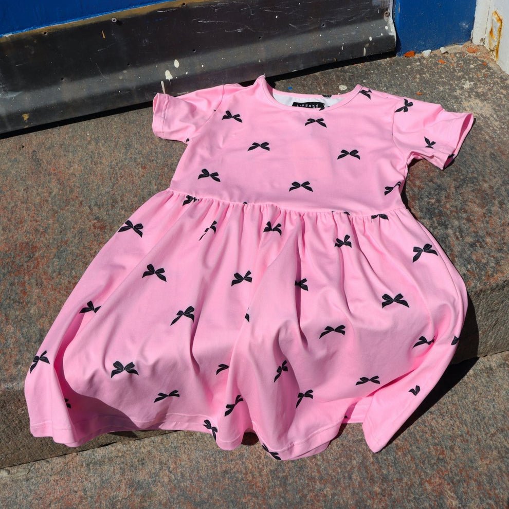 Liberte Ami Kjole - Alma Kids Babydoll Dress Pink Bow - 86/92 - Diversita - 